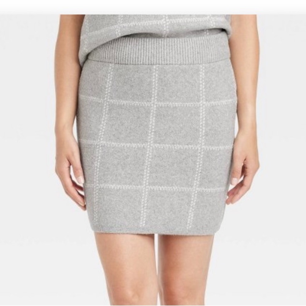 🎯 Grey windowpane woman’s mini sweater skirt by (a new day)